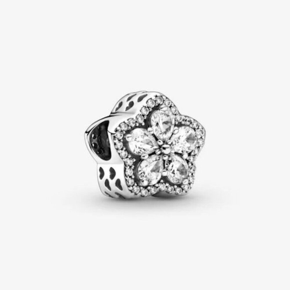 Pandora Sparkling Snowflake Pav?? Charm